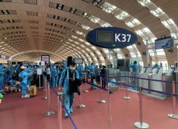 Nearly 280 Vietnamese citizens flown home from France, Morocco, Chile